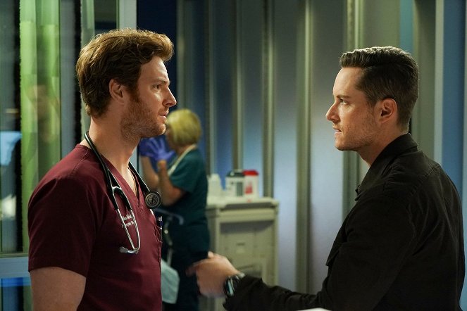 Chicago Med - When To Let Go - Photos - Nick Gehlfuss, Jesse Lee Soffer