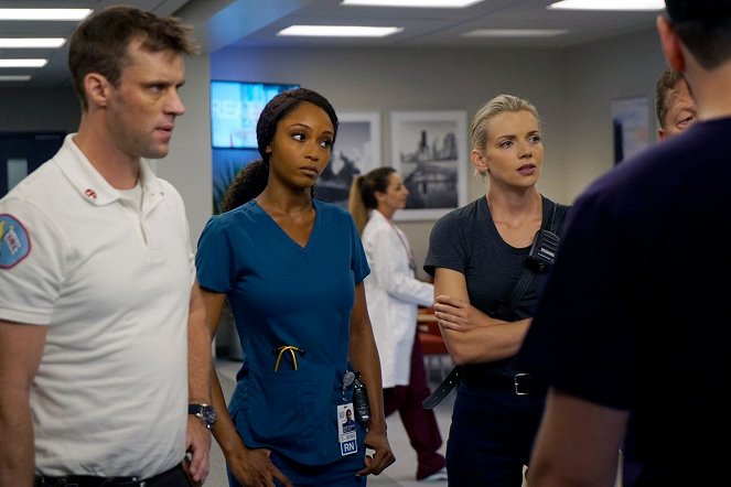 Nemocnice Chicago Med - Série 4 - When To Let Go - Z filmu - Jesse Spencer, Yaya DaCosta, Kara Killmer