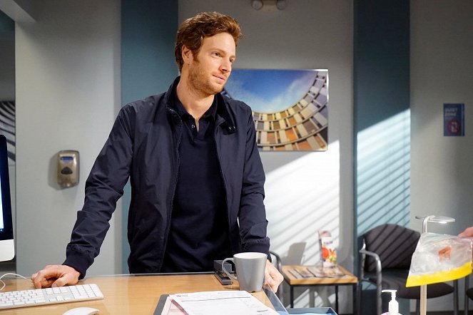 Chicago Med - Heavy Is the Head - Photos - Nick Gehlfuss