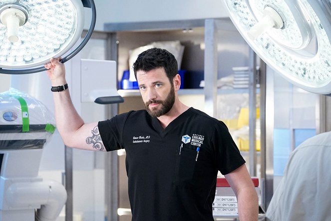 Chicago Med - Heavy Is the Head - Photos - Colin Donnell