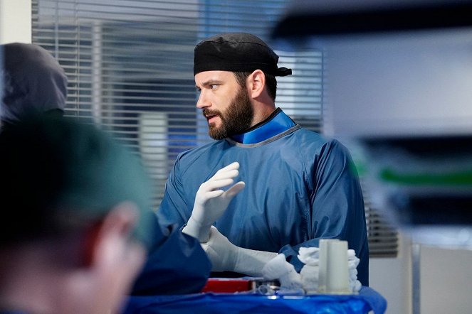 Nemocnice Chicago Med - Série 4 - Heavy Is the Head - Z filmu - Colin Donnell