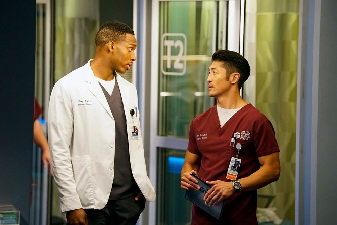 Chicago Med - Backed Against the Wall - Photos - Brian Tee