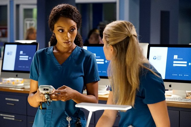Chicago Med - Backed Against the Wall - Photos - Yaya DaCosta