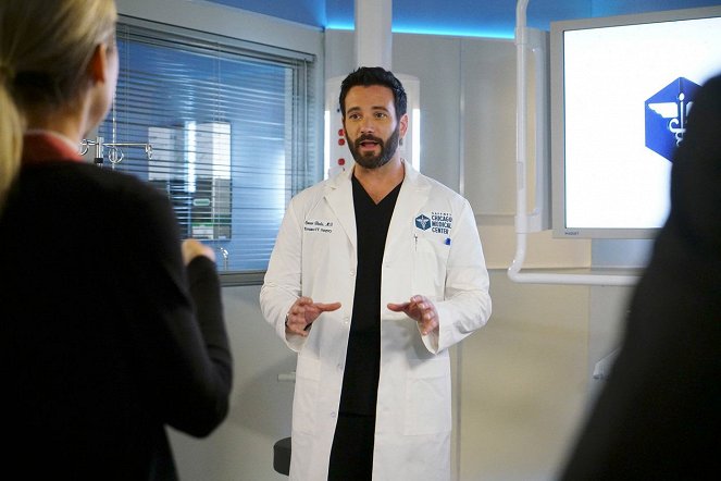 Chicago Med - Backed Against the Wall - De la película - Colin Donnell
