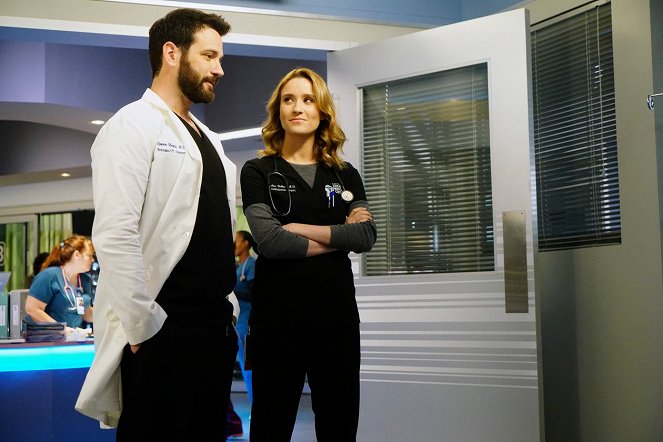 Chicago Med - Backed Against the Wall - Filmfotók - Colin Donnell, Norma Kuhling