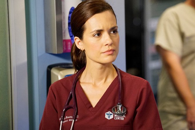 Chicago Med - Season 4 - Backed Against the Wall - Photos - Torrey DeVitto