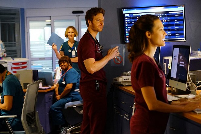 Chicago Med - Season 4 - What You Don't Know - Photos - Nick Gehlfuss