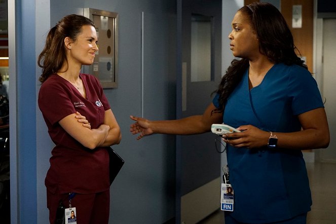 Chicago Med - What You Don't Know - Van film - Torrey DeVitto, Marlyne Barrett
