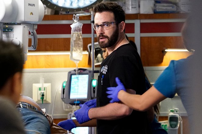 Chicago Med - What You Don't Know - Van film - Colin Donnell