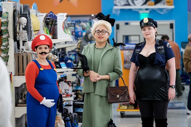 Supermarket - Konkurs na najlepszy kostium - Z filmu - America Ferrera, Nico Santos, Lauren Ash