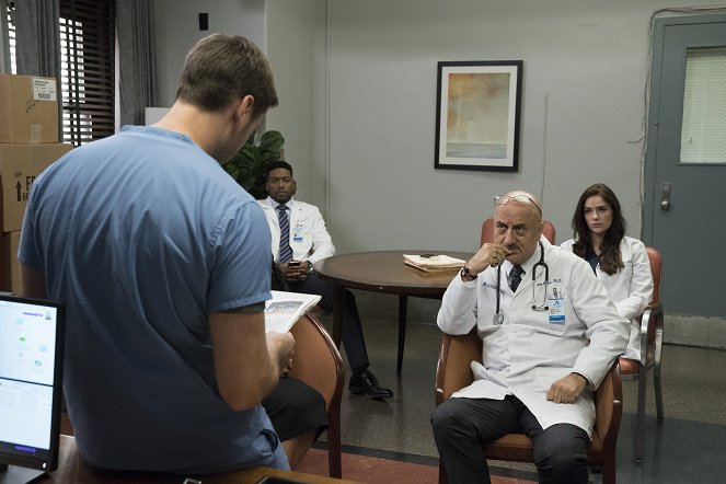 Szpital New Amsterdam - Kawitacja - Z filmu - Jocko Sims, Anupam Kher, Janet Montgomery