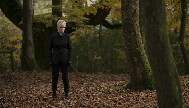 A Discovery of Witches - Season 1 - Episode 5 - Photos - Lindsay Duncan