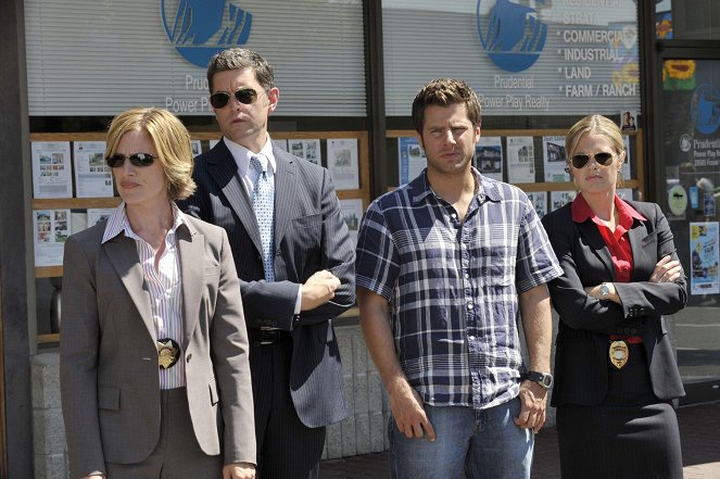 Świry - Season 3 - Gus wchodzi do banku - Z filmu - Kirsten Nelson, Timothy Omundson, James Roday Rodriguez, Maggie Lawson