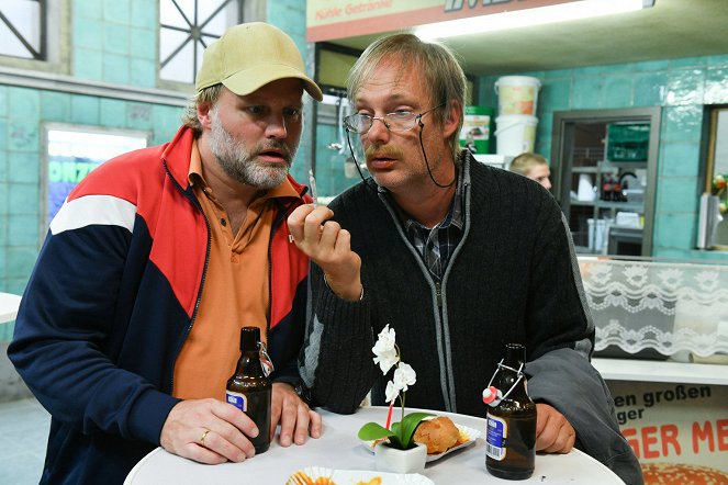 Alles oder Nichts - Die Leichen im Brock-KellerTitel - Z filmu