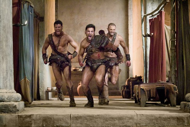 Spartacus - Potwory - Z filmu - Daniel Feuerriegel, Manu Bennett, Heath Jones