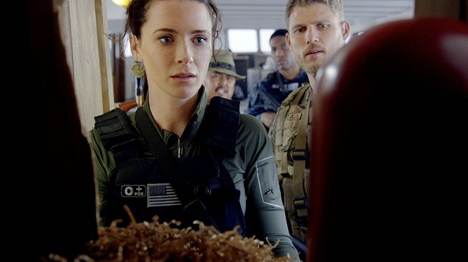 The Last Ship - Season 3 - Umbruch - Filmfotos - Bridget Regan, Travis Van Winkle