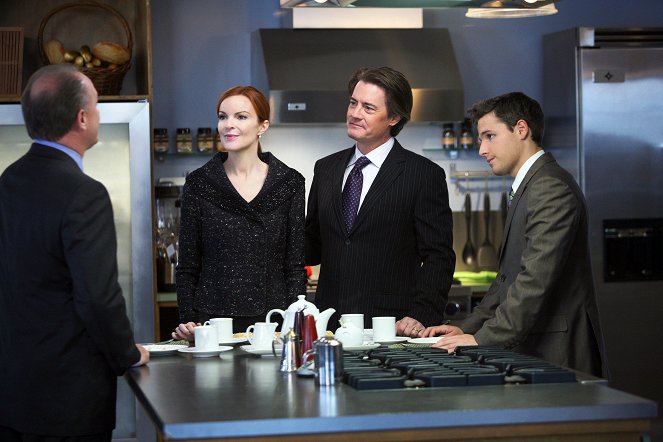 Desperate Housewives - A Spark. To Pierce the Dark. - Photos - Marcia Cross, Kyle MacLachlan, Shawn Pyfrom