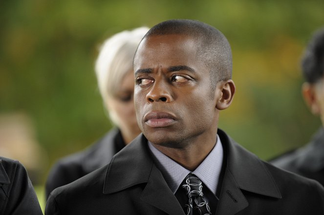 Psych - Six Feet Under the Sea - Van film - Dulé Hill