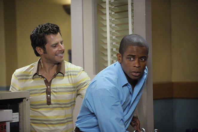 Psych - Lassie Did a Bad, Bad Thing - Photos - James Roday Rodriguez, Dulé Hill