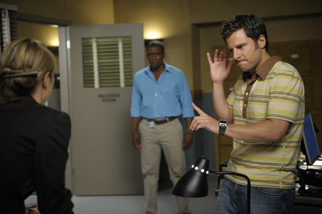 Psych - Lassie Did a Bad, Bad Thing - Photos - James Roday Rodriguez