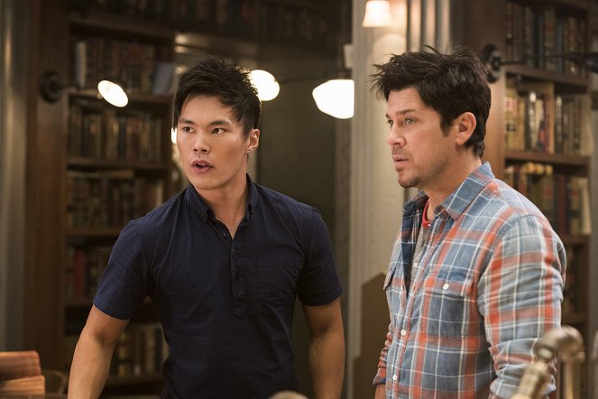 The Librarians - And a Town Called Feud - Do filme - John Harlan Kim, Christian Kane