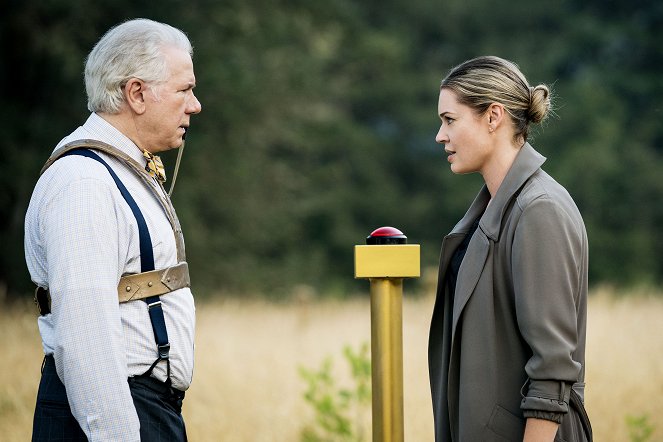 The Librarians - And the Trial of the One - Do filme - John Larroquette, Rebecca Romijn