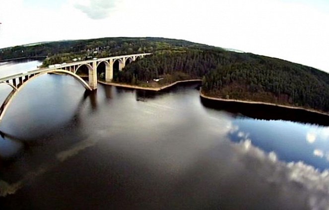 Zrezivělá krása - Most dvou řek - Photos