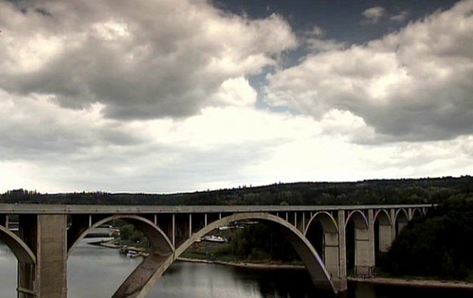 Zrezivělá krása - Most dvou řek - De la película