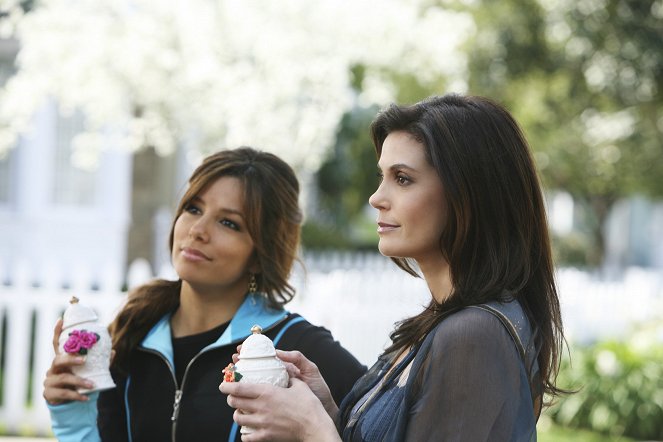 Desperate Housewives - Season 5 - Look Into Their Eyes and You See What They Know - Photos - Eva Longoria, Teri Hatcher