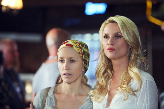 Desperate Housewives - Look Into Their Eyes and You See What They Know - Photos - Felicity Huffman, Nicollette Sheridan
