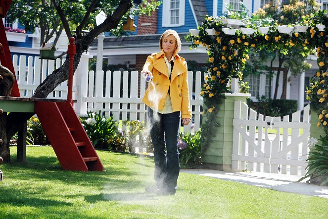 Desperate Housewives - Season 5 - Look Into Their Eyes and You See What They Know - Photos - Felicity Huffman