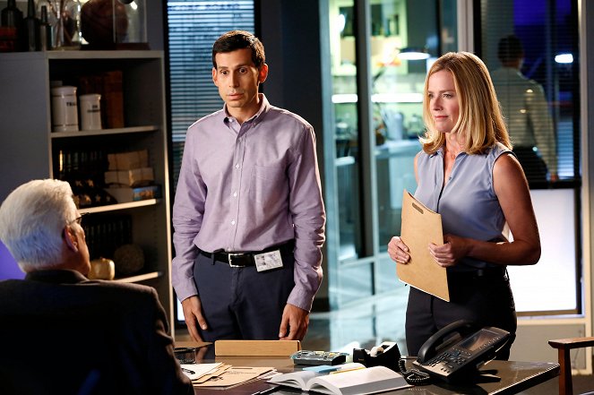 CSI: Crime Scene Investigation - Season 15 - Let's Make a Deal - Photos - Jon Wellner, Elisabeth Shue