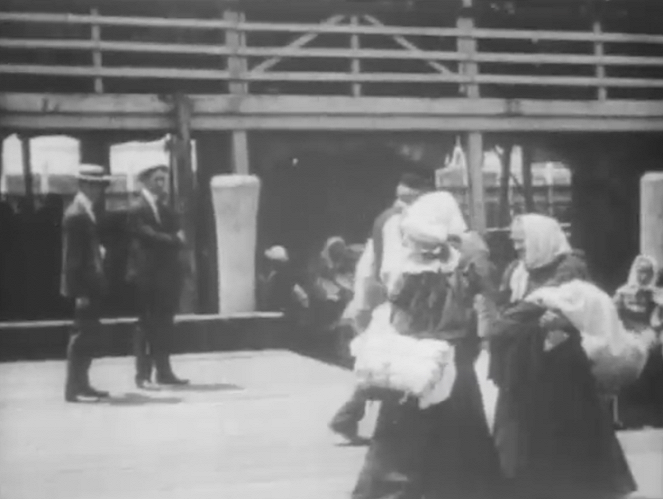 Immigrants Landing at Ellis Island - Do filme