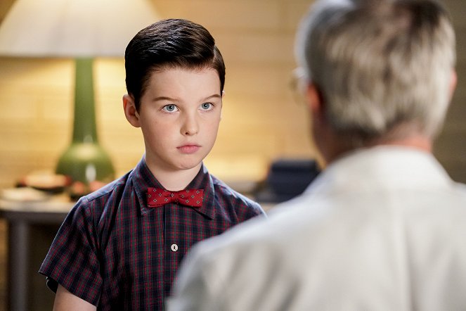 Young Sheldon - A Research Study and Czechoslovakian Wedding Pastries - Van film - Iain Armitage