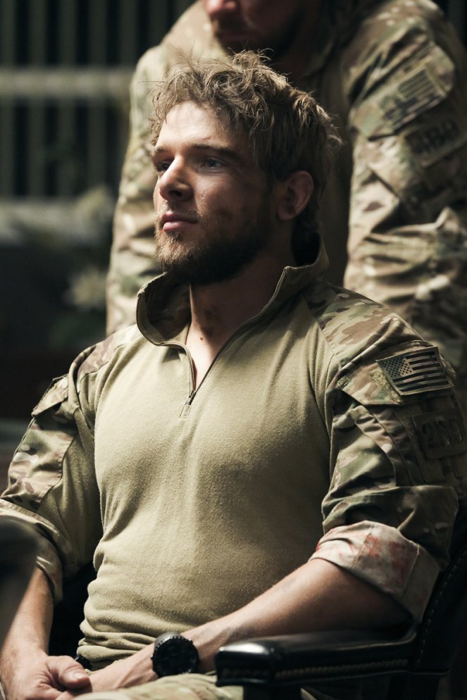 SEAL Team - Season 2 - Say Again Your Last - Photos - Max Thieriot