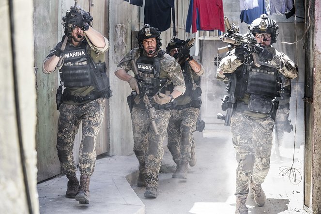 SEAL Team - Tot oder lebendig - Filmfotos - David Boreanaz, Tyler Grey