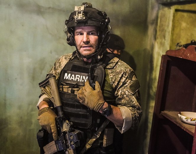 SEAL Team - Season 2 - Hold What You Got - Photos - David Boreanaz