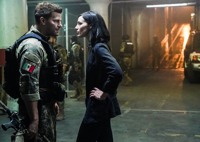 SEAL Team - Hold What You Got - Photos - David Boreanaz, Jessica Paré