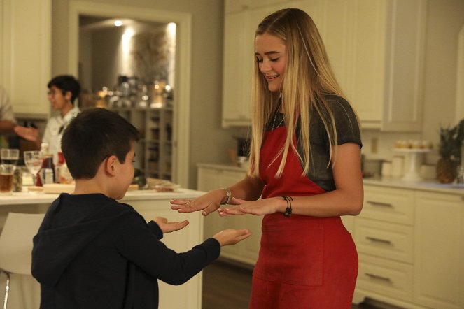 A Million Little Things - Friday Night Dinner - Making of - Lizzy Greene
