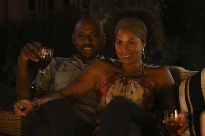 A Million Little Things - Friday Night Dinner - Photos - Romany Malco, Christina Moses