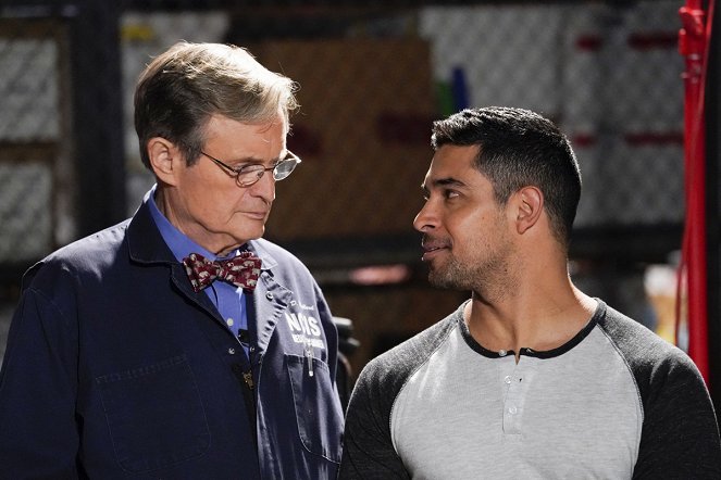 NCIS rikostutkijat - Season 16 - Love Thy Neighbor - Kuvat elokuvasta - David McCallum, Wilmer Valderrama