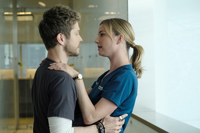 The Resident - About Time - Photos - Matt Czuchry, Emily VanCamp