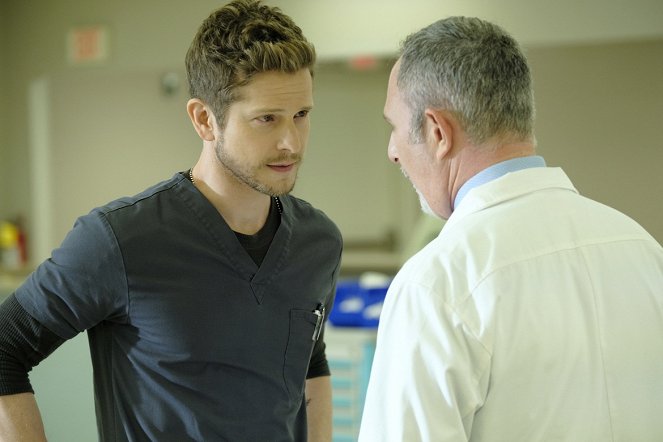 The Resident - Des cobayes à Chastain - Film - Matt Czuchry