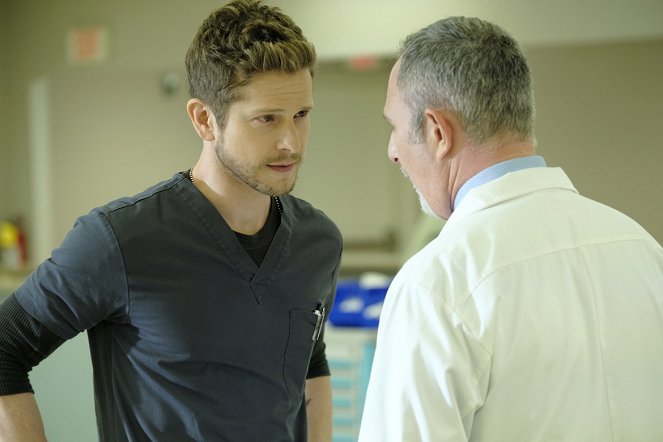 The Resident - Season 2 - Trial & Error - Photos - Matt Czuchry