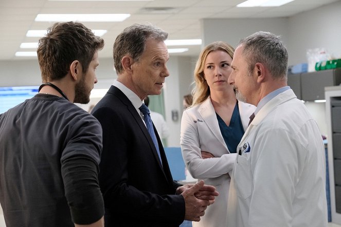 The Resident - Des cobayes à Chastain - Film - Matt Czuchry, Bruce Greenwood, Emily VanCamp, Andy Milder