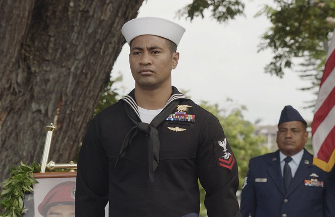 Hawaii Five-0 - A'ohe kio pohaku nalo i ke alo pali - De la película - Beulah Koale