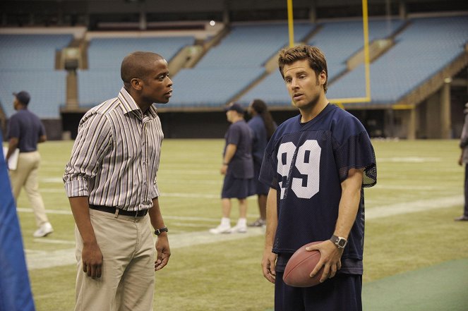 Psych - Season 3 - Any Given Friday Night at 10PM, 9PM Central - Photos - Dulé Hill, James Roday Rodriguez