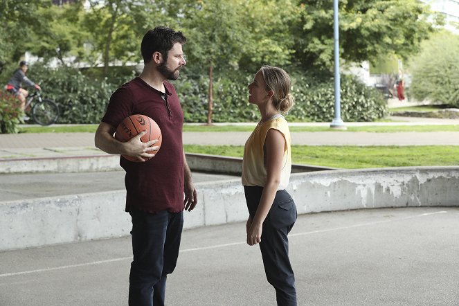 A Million Little Things - The Game of Your Life - Van film - James Roday Rodriguez, Allison Miller