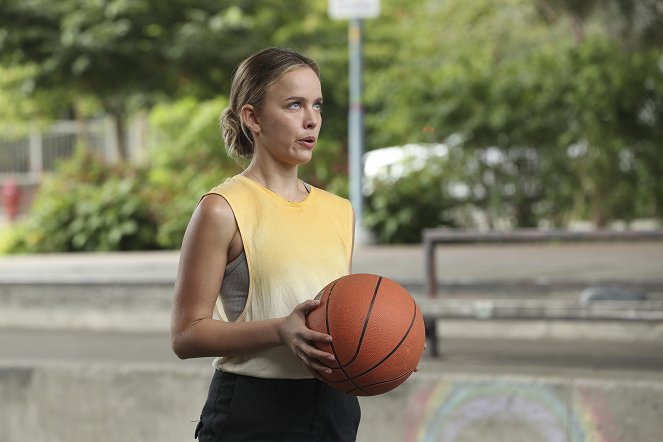 A Million Little Things - Season 1 - The Game of Your Life - Photos - Allison Miller