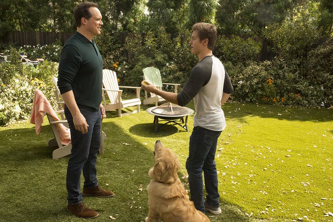 American Housewife - Enemies: An Otto Story - Photos - Diedrich Bader, Peyton Meyer